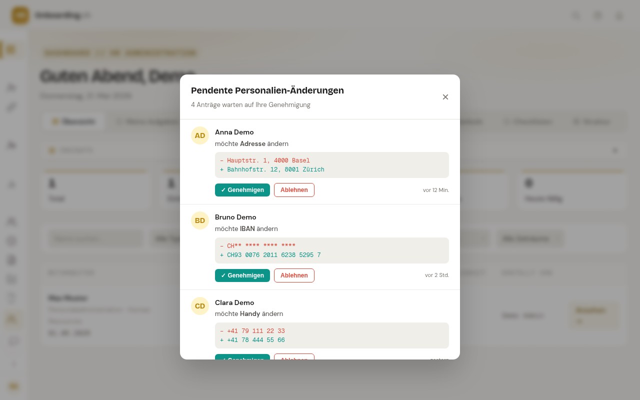 Inbox-Modal mit Titel 'Pendente Personalien-Änderungen — 4 Anträge warten auf Ihre Genehmigung' und mehreren Einträgen je Person mit Avatar-Initialen, Feld-Name, Diff alt zu neu in Monospace, sowie Genehmigen- und Ablehnen-Buttons