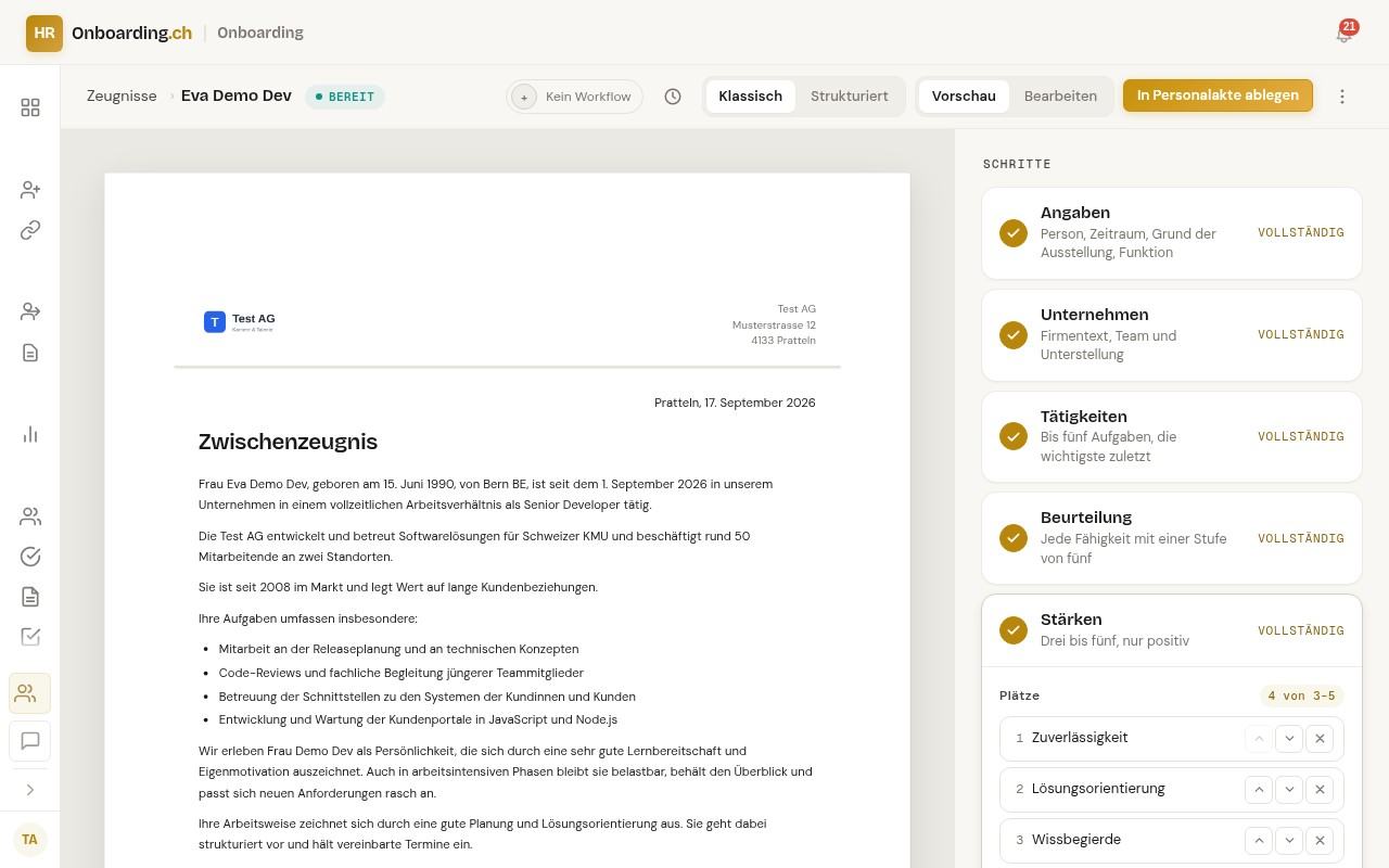 Zeugnis-Editor mit dem Dokument links und der Schrittleiste rechts — die Karten Angaben, Unternehmen, Tätigkeiten, Beurteilung und Stärken stehen auf «vollständig», die Karte Stärken ist geöffnet und zeigt die gewählten Stärken mit Pfeilen zum Umsortieren