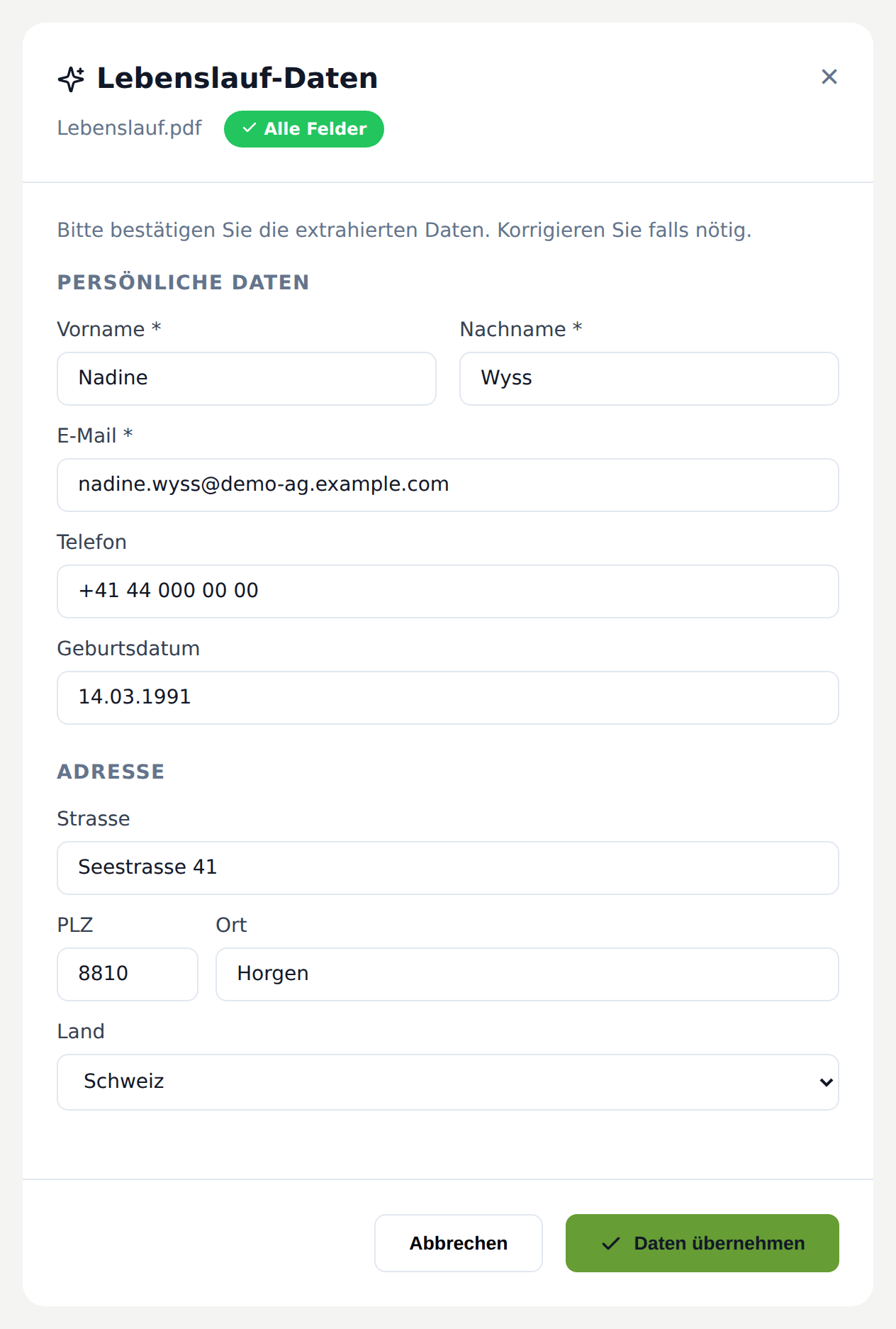 Dialog «Lebenslauf-Daten»: aus dem hochgeladenen Lebenslauf gelesen sind Name, E-Mail, Telefon, Geburtsdatum und Adresse, zum Prüfen vor dem Übernehmen